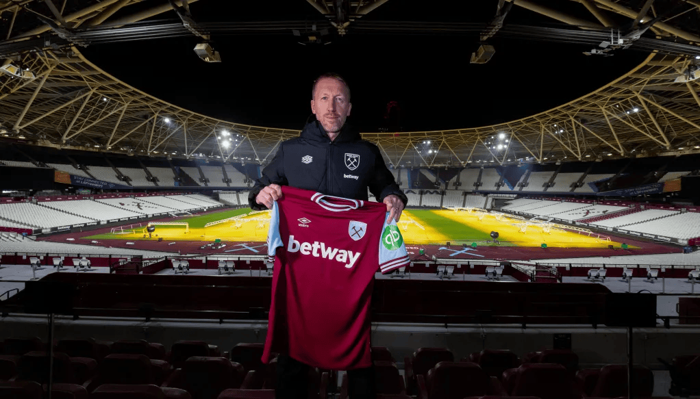 他的前任们, 他又成为首, 财务状况不